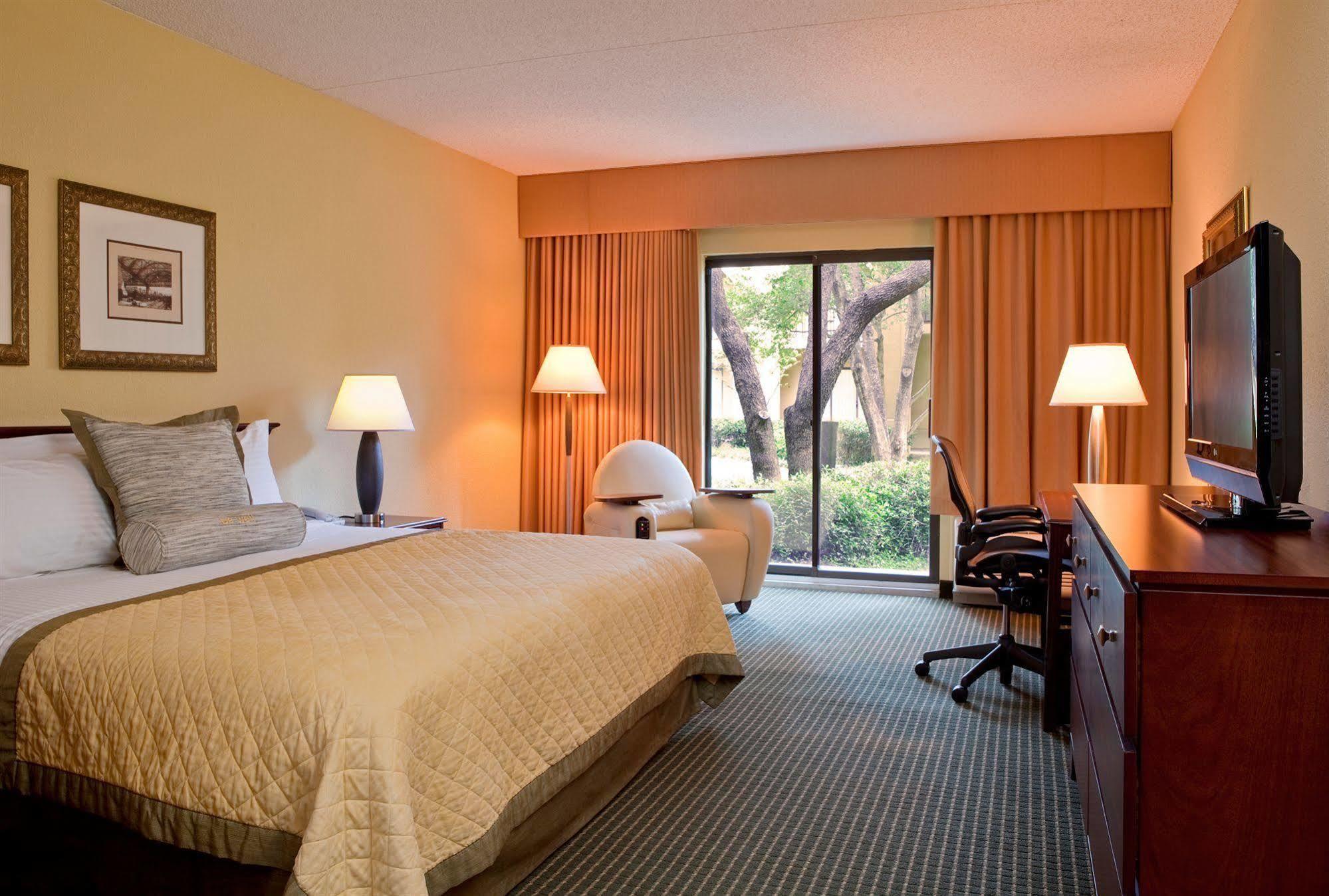 Holiday Inn Irving Las Colinas By Ihg Exterior photo